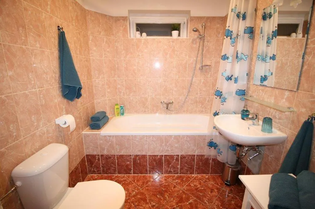 Finnem Home Rentals Praga Appartamento